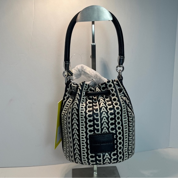 MARC JACOBS MONOGRAM LEATHER BUCKET BAG - Picture 6 of 6